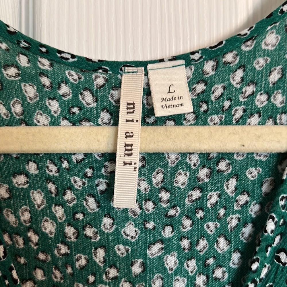 ✨Green patterned romper - Picture 3 of 3
